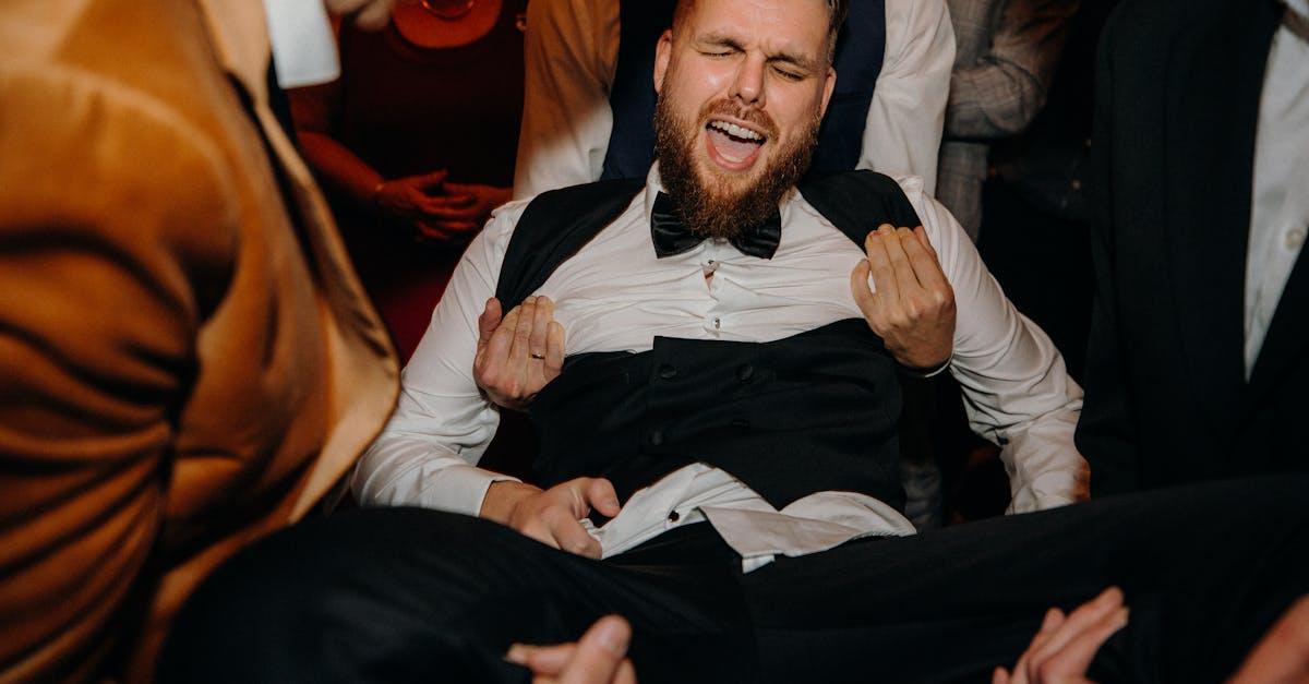 Short Best Man Speeches: 7 Memorable Ideas